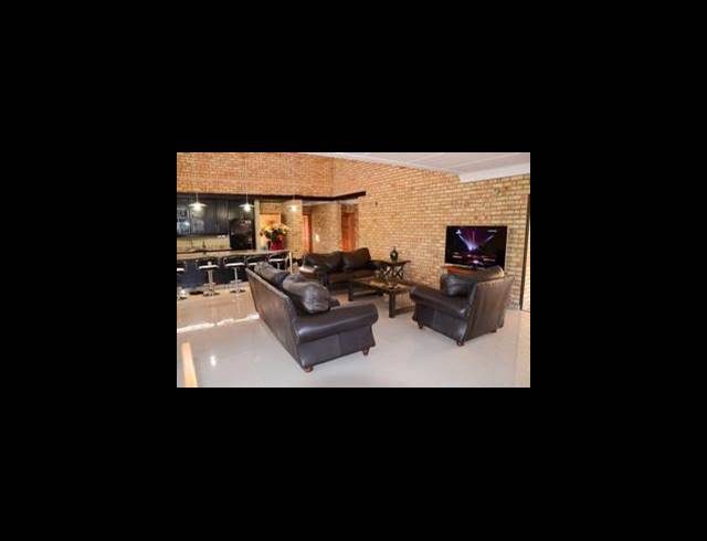 4 BEDROOM HOUSE FOR SALE IN VAALOEWER